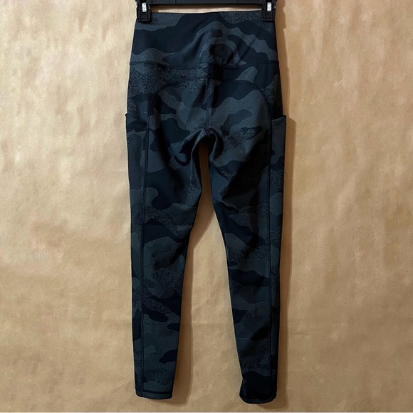The North Face | High Rise Luxe Motivation Pocket 7/8 Leggings Black Camo Size M - Picture 8 of 11